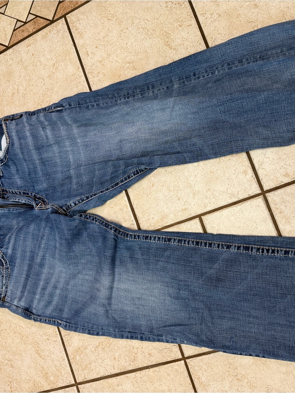 Silver Jeans Men’s Bootcut Jeans in Classic Blue Wash